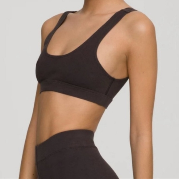 Good American Essential Scoop Bralette in Black - Picture 2 of 10